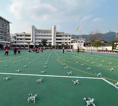 Como transportar equipamentos de show de formação de drones ao ar livre?